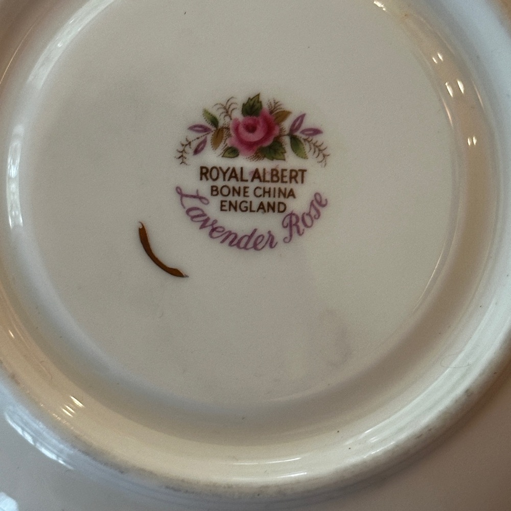 Royal Albert Lavender Rose Tea Cup & Saucer Bone England Teacup Floral Vintage - Picture 6 of 7